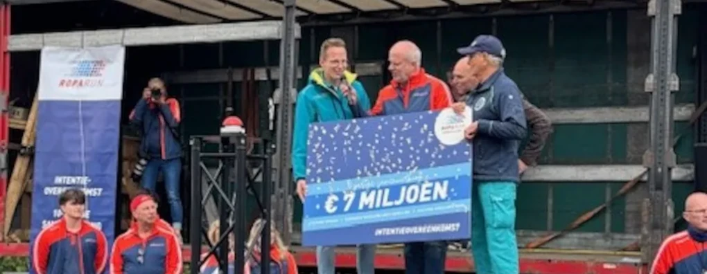 Roparun betaalt tien jaar lang voor wensambulances: grootste donatie ooit vervult laatste wensen