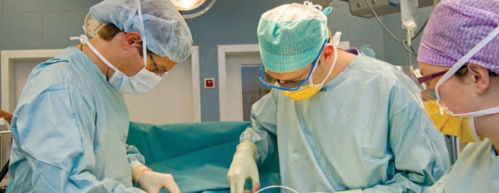 Waarom artsen minder medische behandelingen kiezen aan het einde van hun leven